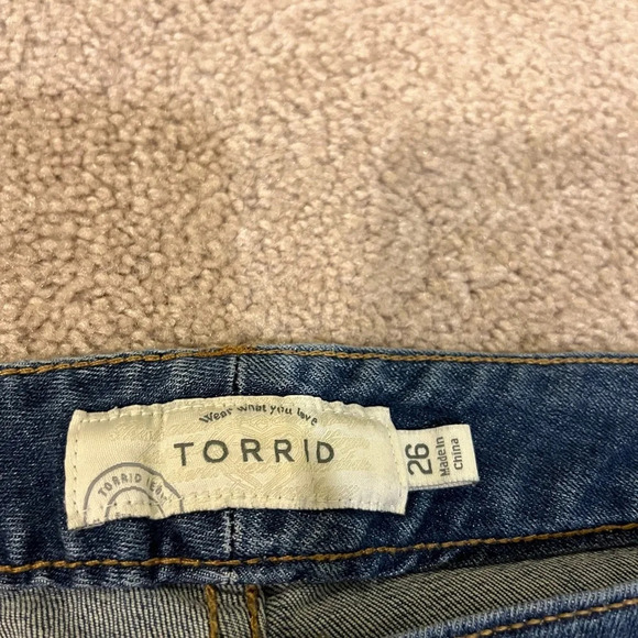 Torrid Girlfriend Jeans - Picture 4 of 8